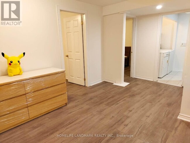 Building Photo - 2527 Kingsberry Crescent