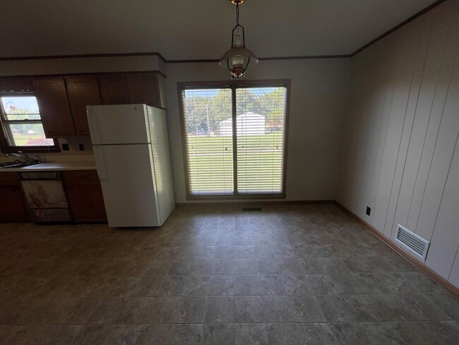 Building Photo - 3 Bd 2 Ba Home with Attached Carport