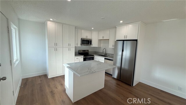 Foto del edificio - 1041 Bennett Ave