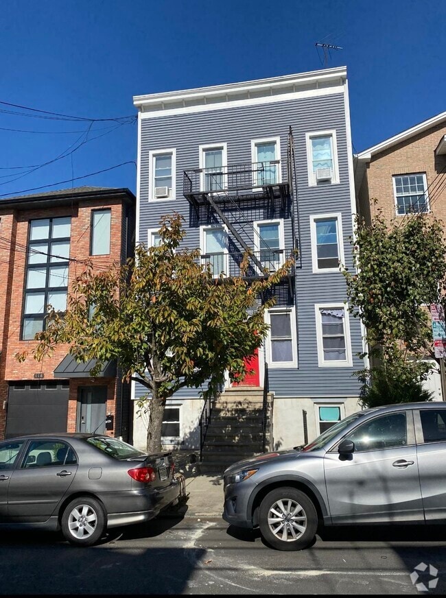Building Photo - 116 Irving St