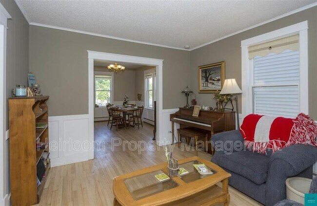 Foto del edificio - 822 N 9th Ave E