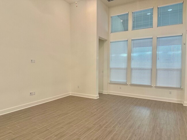 Building Photo - 4 Bed 3 Bath Austin Tx!!!! NEW MANAGEMENT