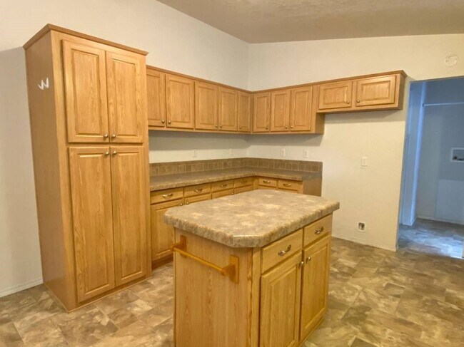 Foto del edificio - 230 Oak Leaf Ln
