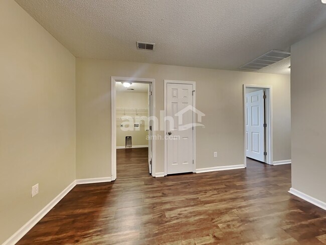 Building Photo - 136 Wildberry Ln