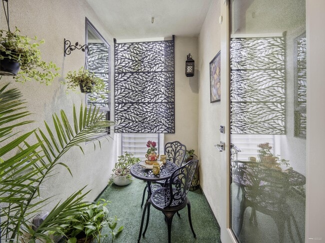 Building Photo - 2111 N Cahuenga Blvd