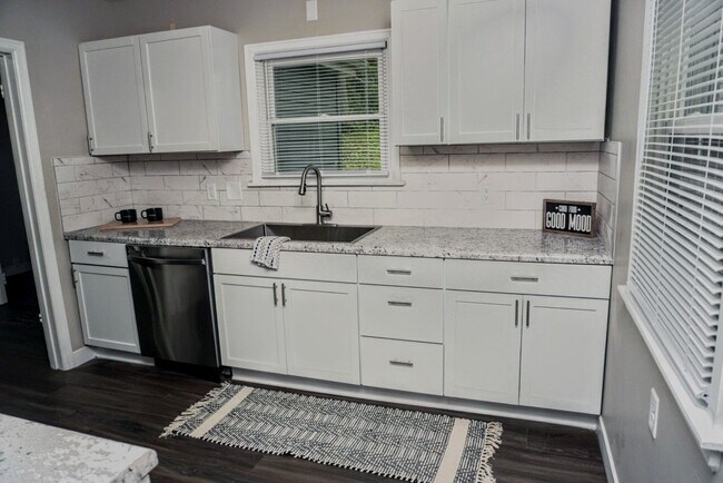 Building Photo - 3 Bedroom house