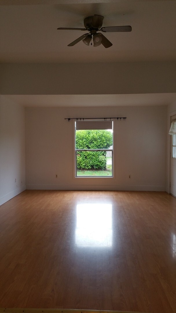 Building Photo - Cozy House