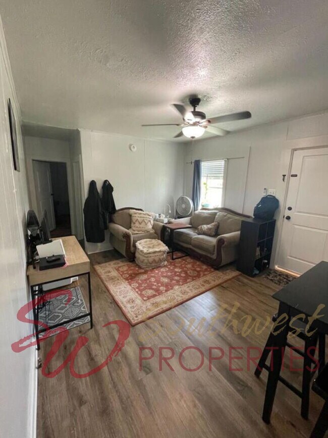 Foto del edificio - Your own private 1 bedroom oasis!