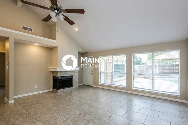 Building Photo - 1421 Essex Dr