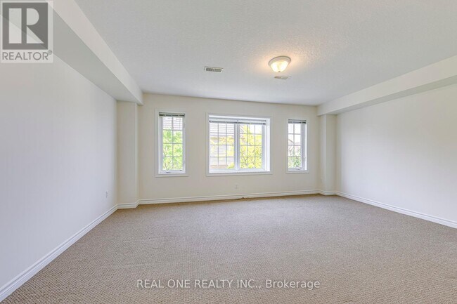 Building Photo - 15-315 Carere Crescent