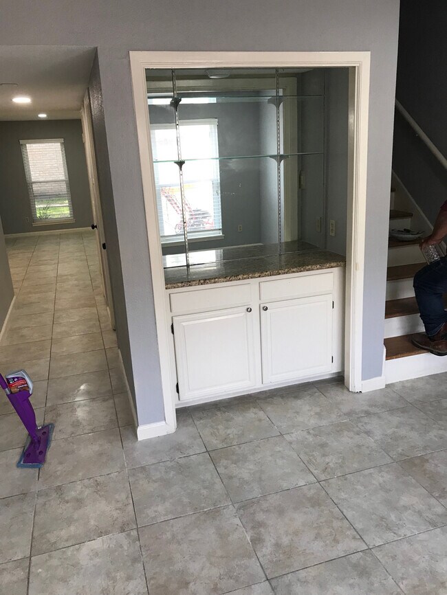 Building Photo - 10379 Briar Forest Dr