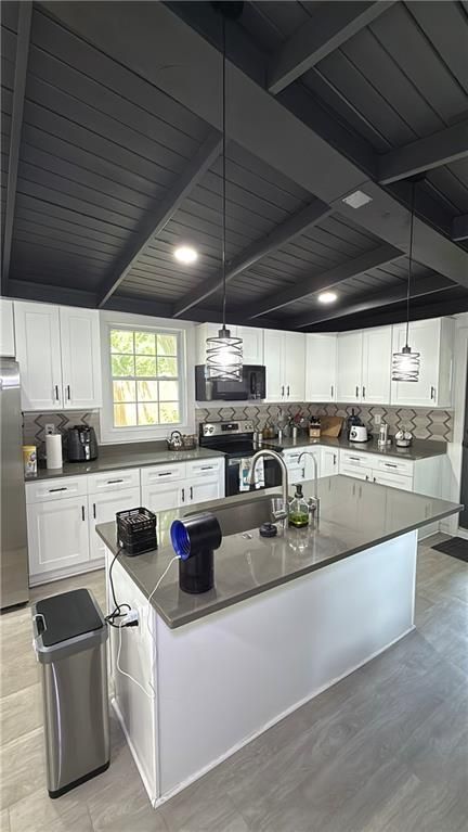 Foto del edificio - 980 Hilltop Ct