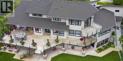 Building Photo - 20998 River Rd