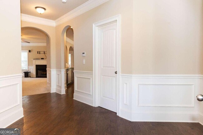 Building Photo - 661 Warwick Dr