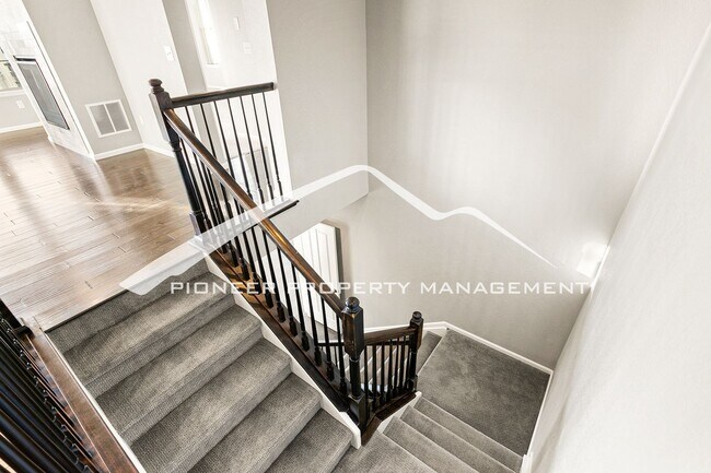Building Photo - Stunning Mountain Views from this Custom S...