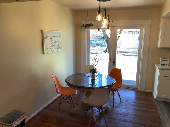 Foto del edificio - 15850 Quarry Rd