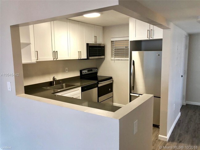 Building Photo - 2 br, 2 bath Condo - 1151 Collins Ave 504