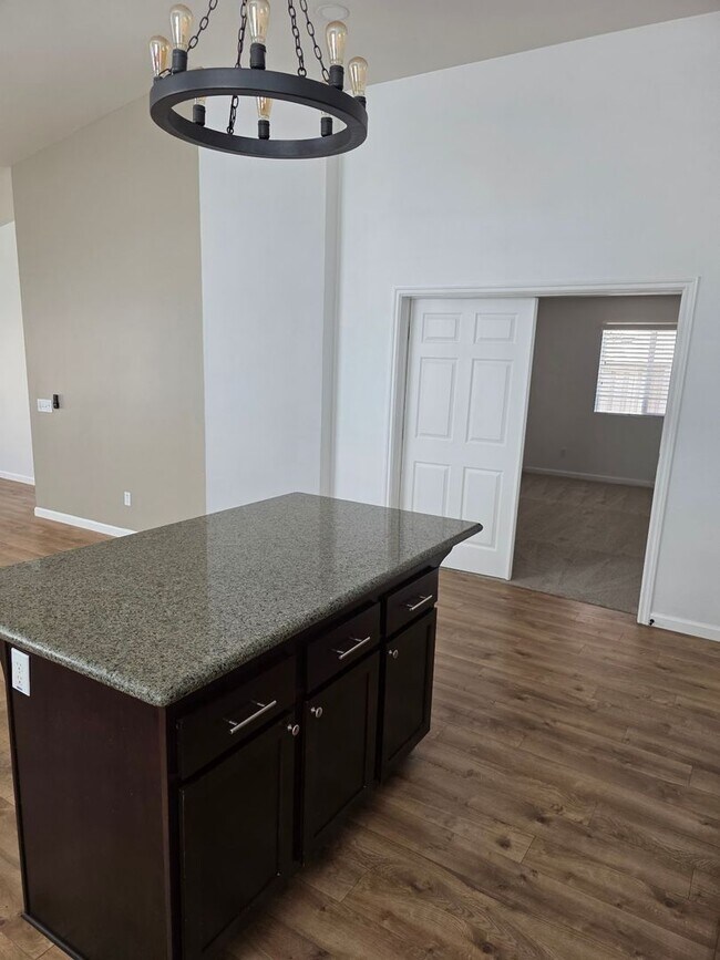 Foto del edificio - Beautiful Single Level 4 Bedroom located in Canyon Hills