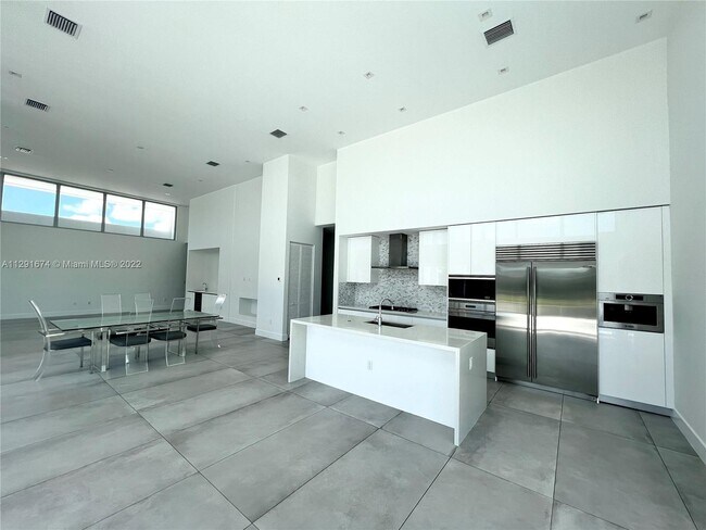 Building Photo - 16663 Botaniko Dr S