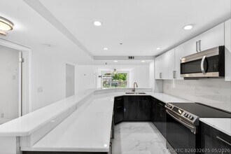 Building Photo - 3901 S Flagler Dr