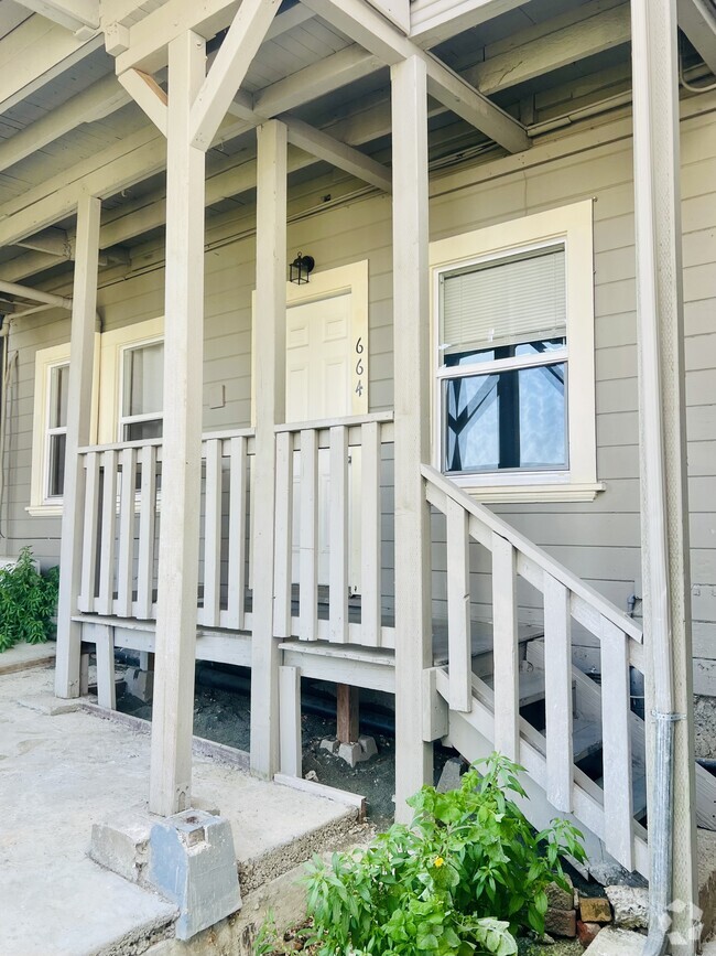 Building Photo - 662 Alhambra St