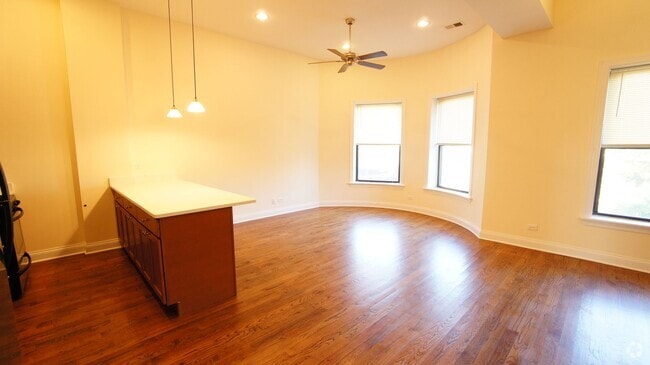 Building Photo - 2840 N Albany Ave