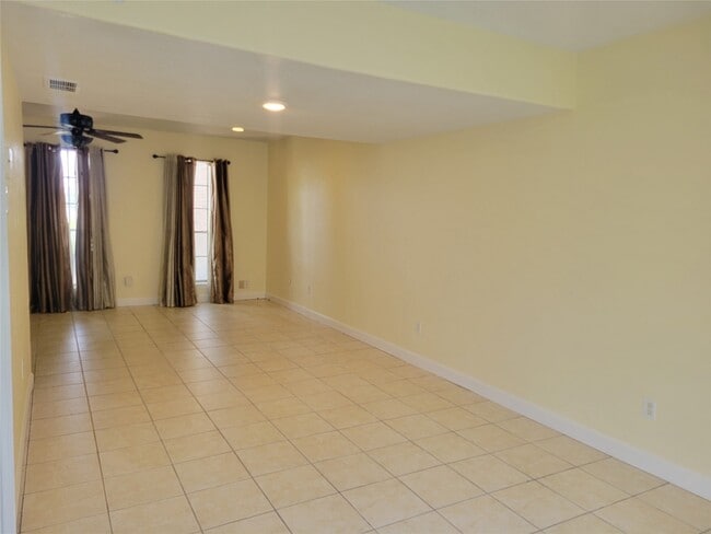 Building Photo - 10813 Sandpiper Dr