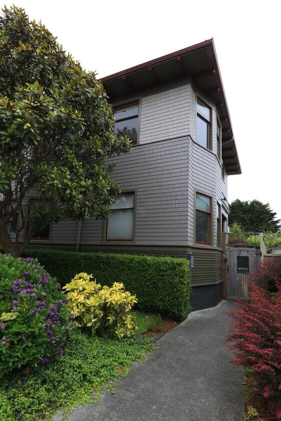Foto principal - Spacious Updated Victorian Apartment, some...