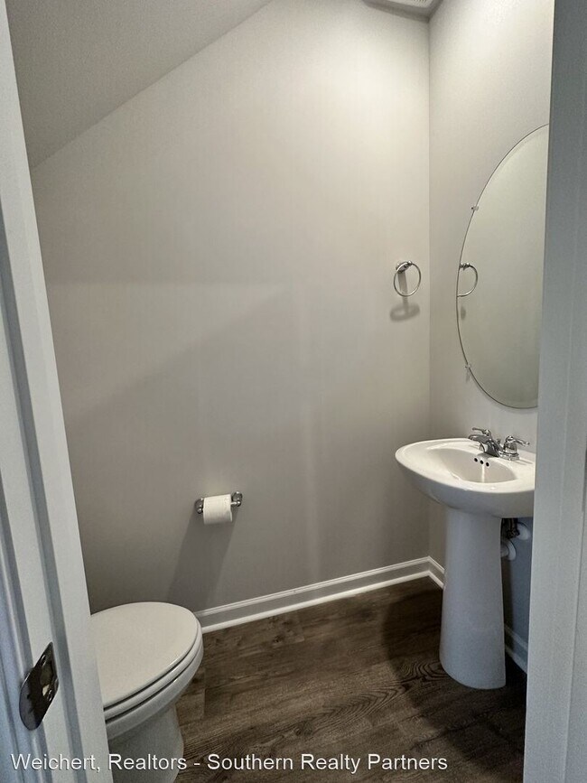 Foto del edificio - 3 br, 2.5 bath House - 118 Cecil Rd.