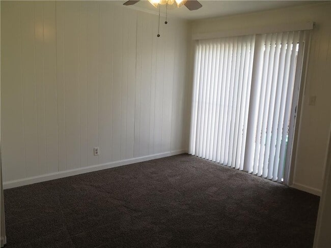 Foto del edificio - 2555 Lloyd Rd