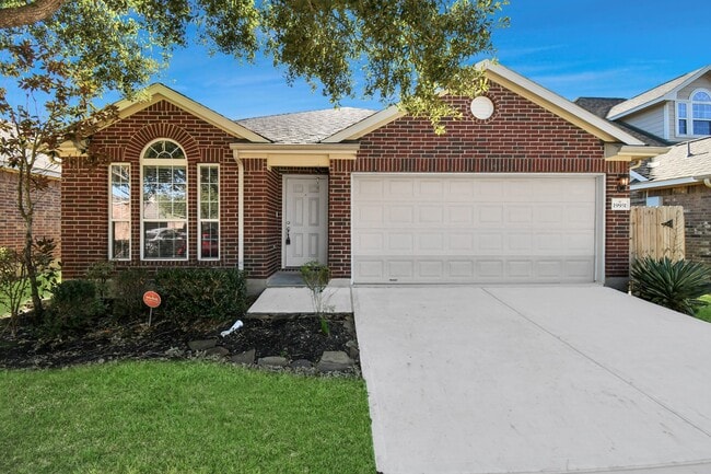 Building Photo - 19931 Roycroft Ln