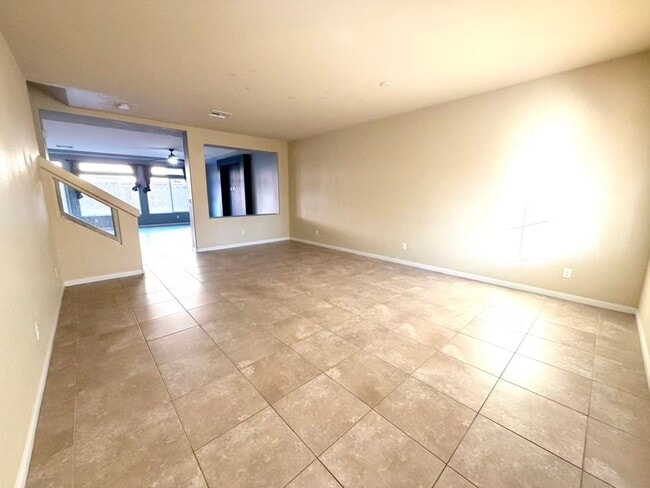 Building Photo - Spacious 5-Bed, 2.5-Bath Las Vegas Home with Granite Kitchen & Garage
