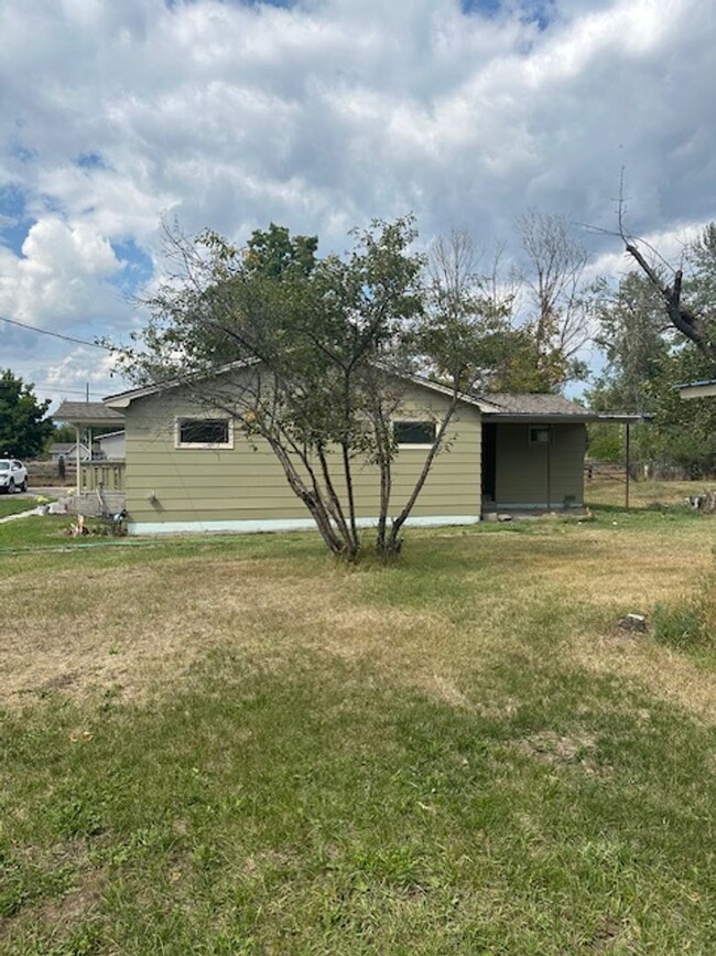 Building Photo - Remodeled 4 bedroom home in Target Range
