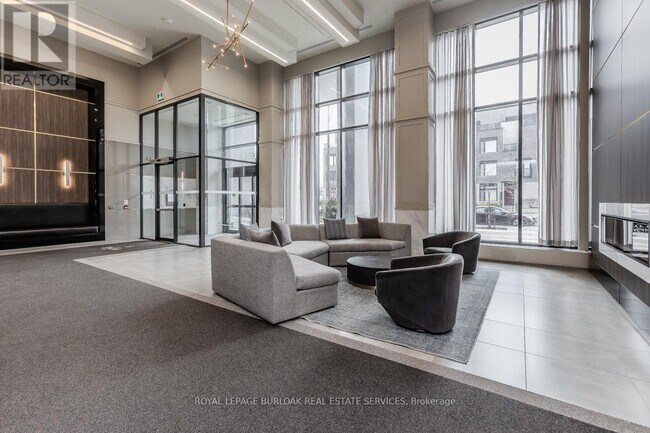 Building Photo - 4055-4055 Parkside Village Dr