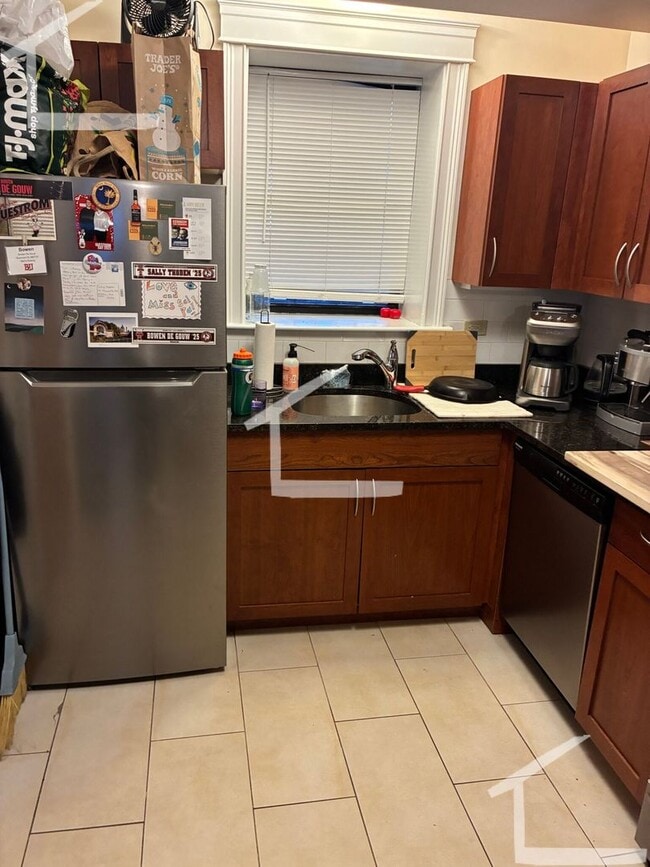 Building Photo - Nicely renovated 1 bed unit  near the Green Line