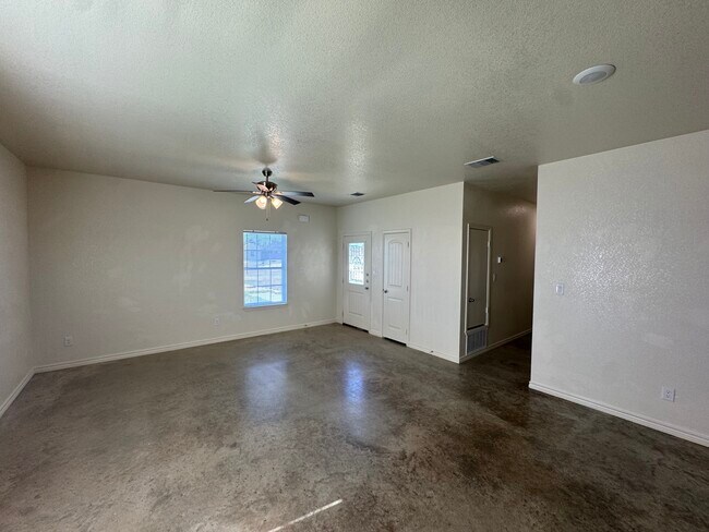 Foto del edificio - 143 Carley Ct