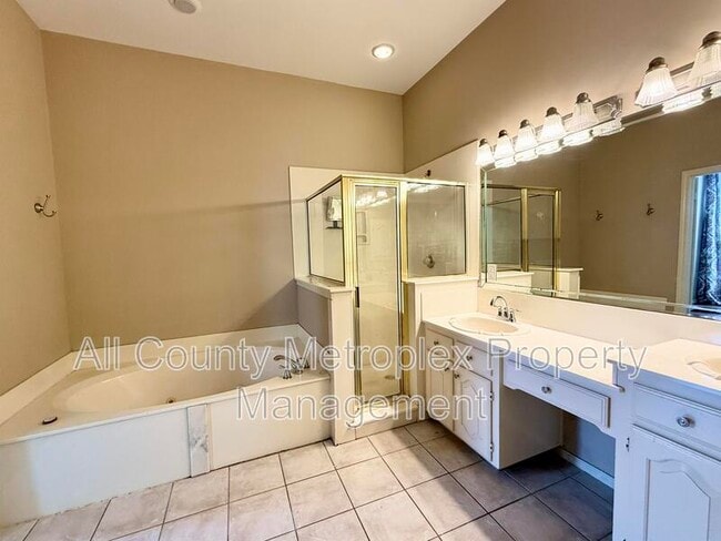 Building Photo - 8902 Bayshore Ln