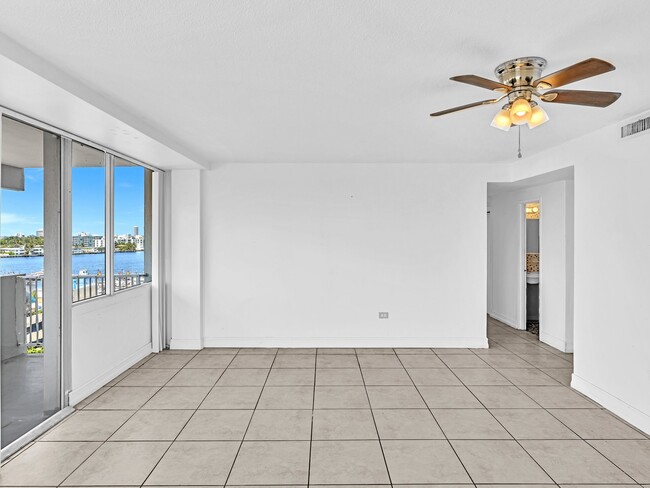 Building Photo - 7545 E Treasure Dr