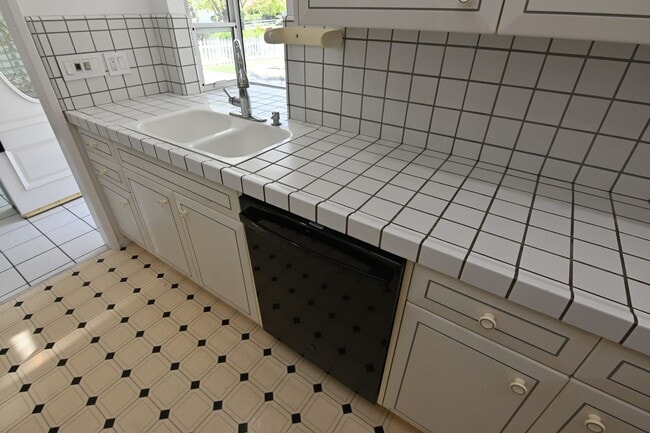 Foto del edificio - West SJ Beauty, Pool & Spa, 2 bed, 2 bath, 2 car garage single family home available soon!