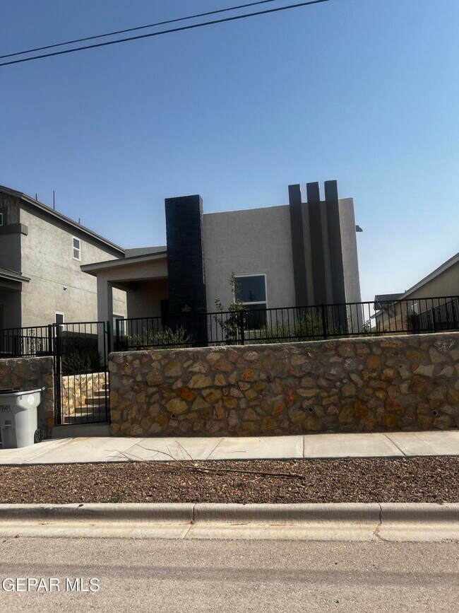 Building Photo - 14937 Pebble Hills Blvd