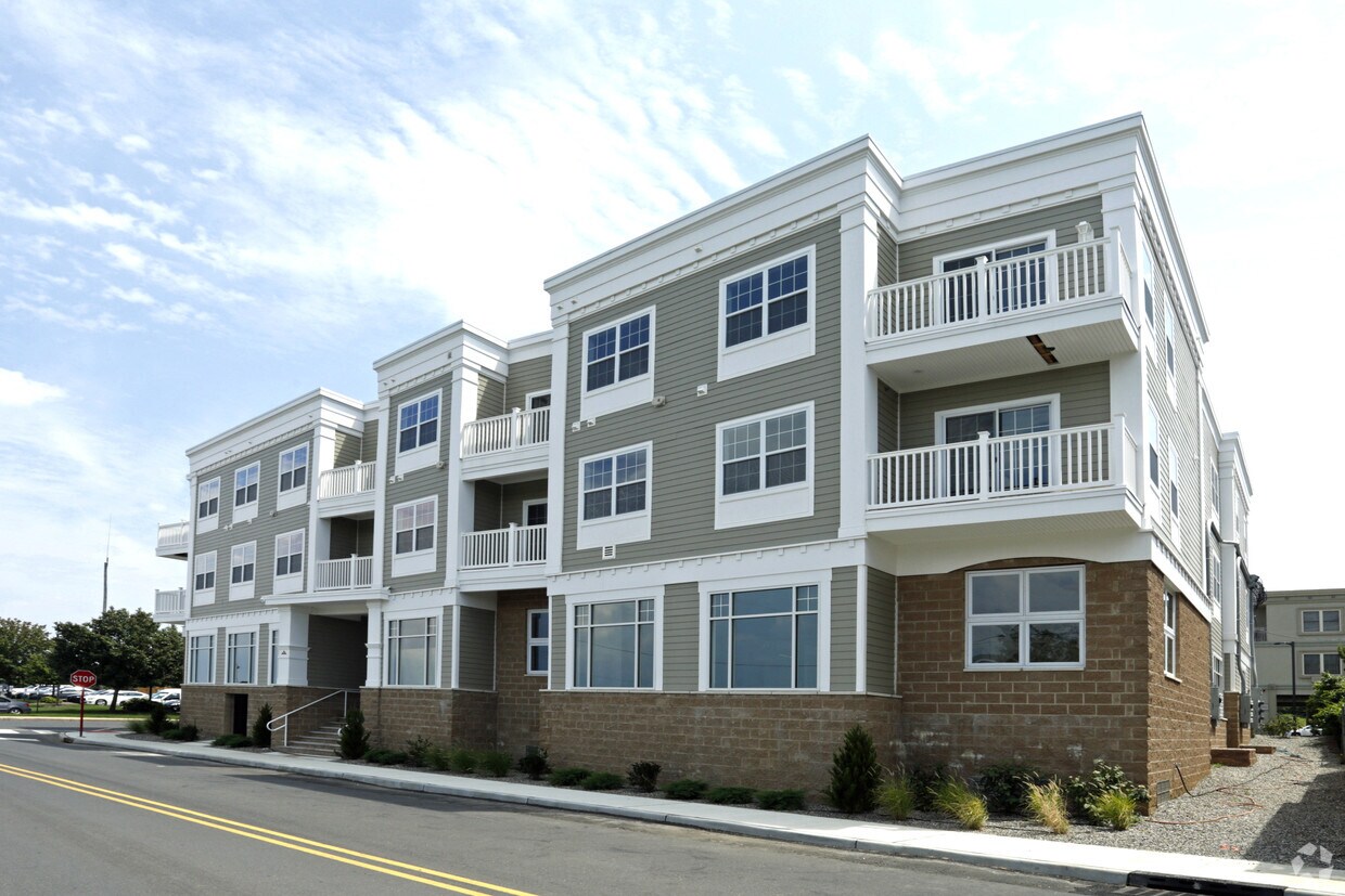 Bay Village Hennessey Boulevard Apartments Atlantic Highlands, NJ