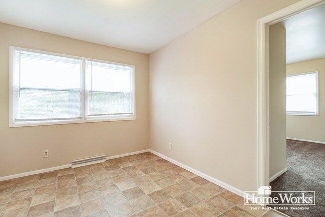 Building Photo - 1018 S Lombardy Dr