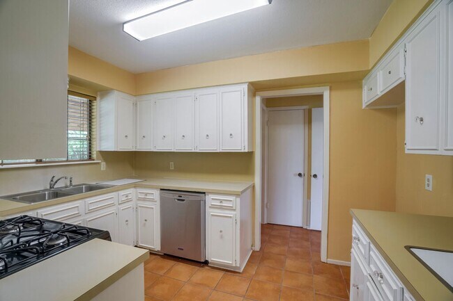 Foto del edificio - 506 E Palm Valley Blvd