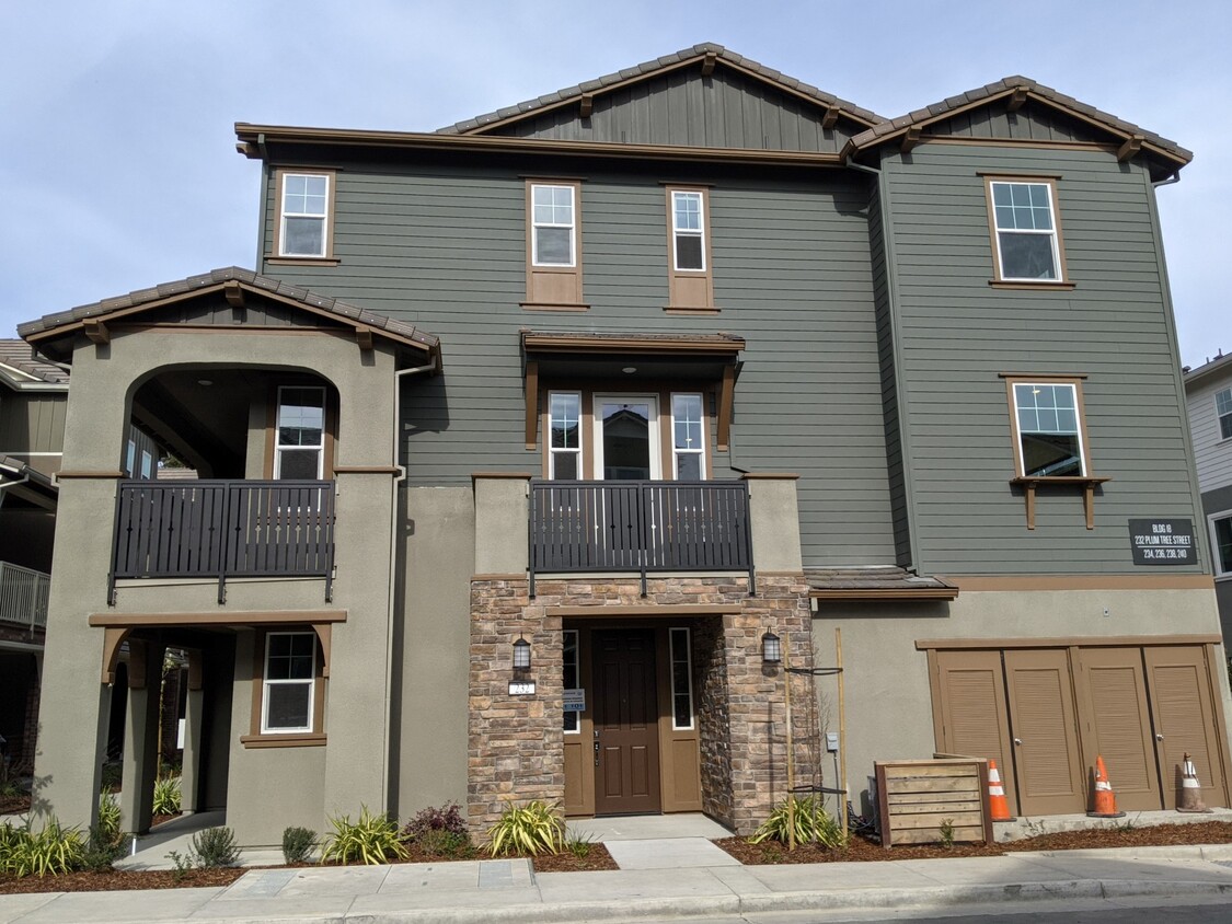 Foto principal - 232 Plum Tree St