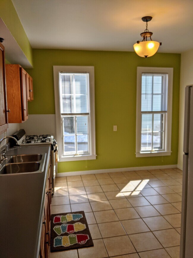 Cocina - 330 Henry Ave SE