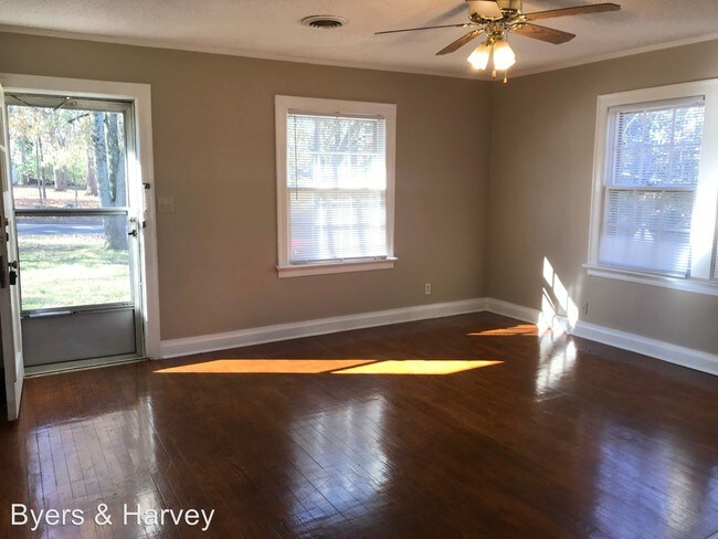 Foto del edificio - 1621 Golf Club Ln