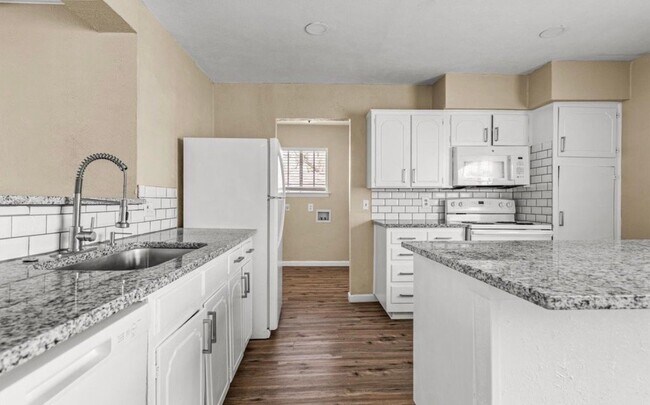 Foto del edificio - 2624 Woodlawn Dr