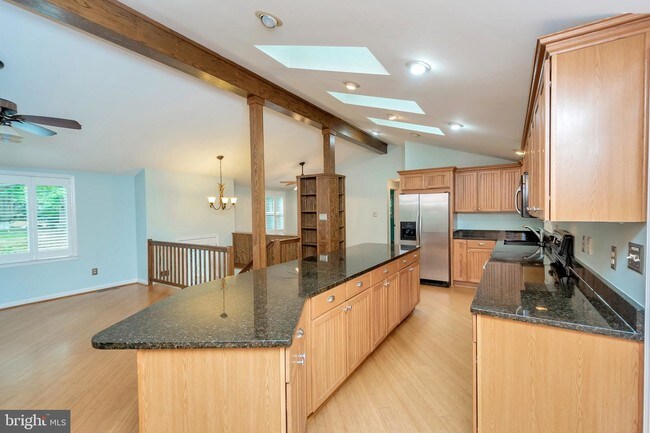 Building Photo - 3609 Lakeview Pkwy