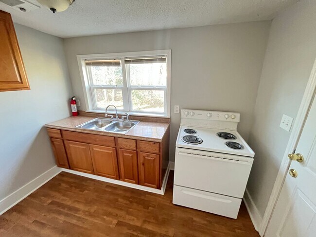 Foto del edificio - Charming Huntsville Living Awaits!