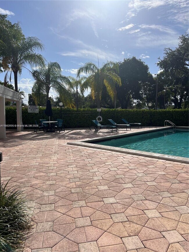 Foto del edificio - 2150 SW 16th Ave